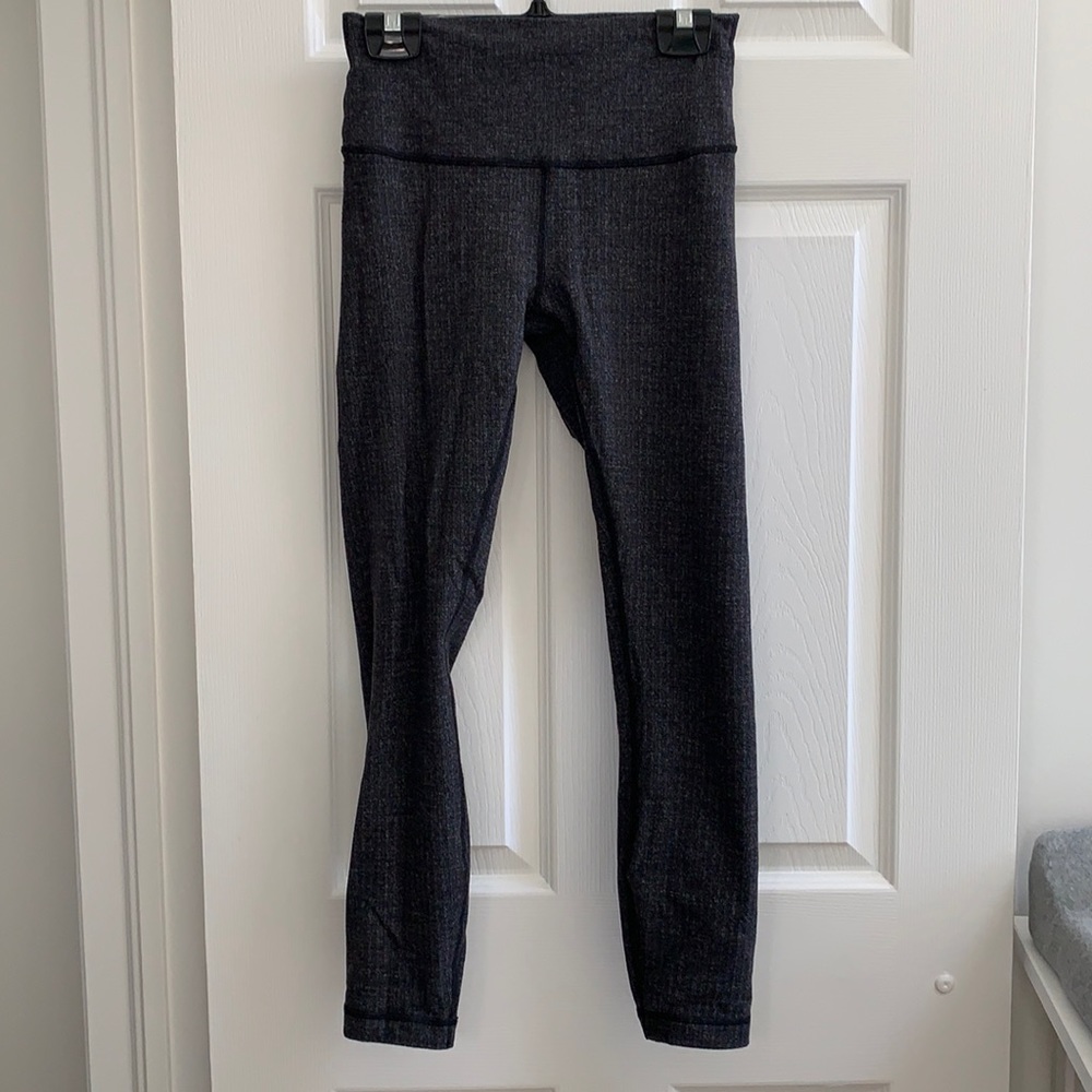 Lululemon Grey cable knit pattern leggings